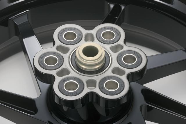 画像: アクティブ『ゲイルスピード TYPE-E』/フロント:7万5000円~8万8000円(+税)リヤ:9万3000円~10万8000円(+税)