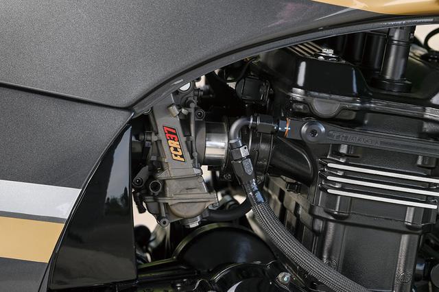 画像: 吸排気はTGナカガワでの定番メニューのひとつ、FCRφ37mmキャブレター+TGN×ノジマコラボレートによるSC仕様のチタン4-1EX。