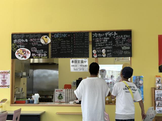 画像: 入口付近には売店もありました。