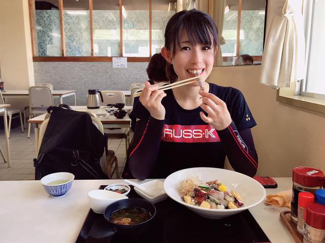 画像: シャコだー!とかぶりつく(笑)
