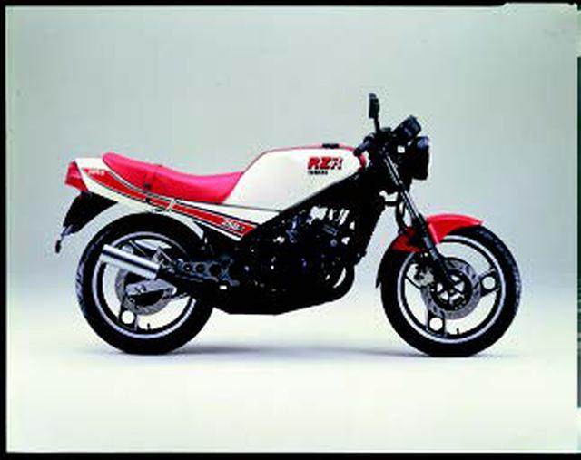 画像: ●水冷2ストピストンリードバルブ並列2気筒●247cc●45PS/9500rpm●3.5kg-m/9000rpm●143kg●90/90-18・110/80-18●39万9000円