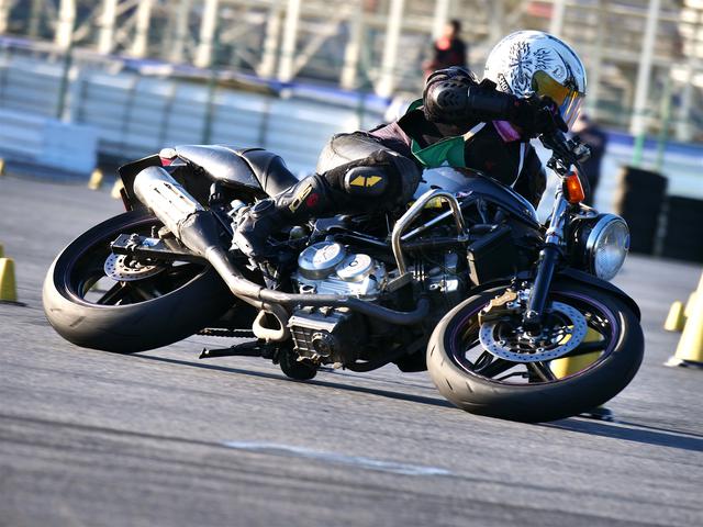 画像: レディス1位 山内沙世選手(C1級)&VTR250 1分41秒011