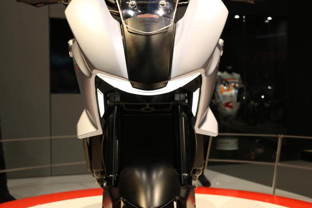 画像5: 突如展示された隠し球。その正体はCB650Rベースのクロスオーバースポーツ!