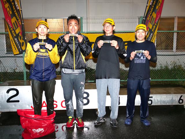 画像: 左から三崎雅也(B級→A級)、榎 明(B級→A級)、宮崎栄治(C2級→C1級)、金井 淳(NO級→C2級)