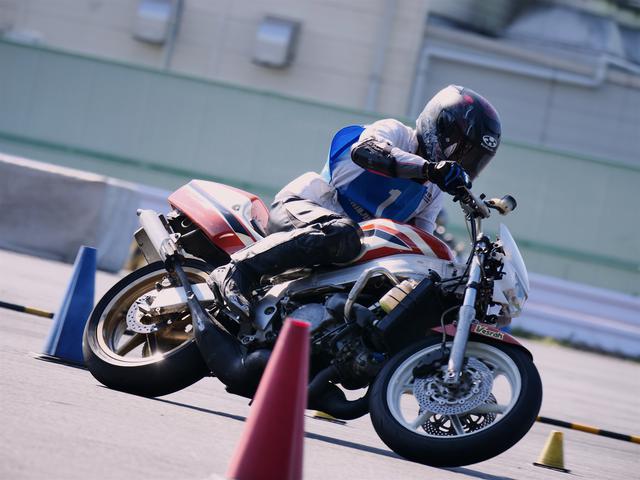 画像: B級1位 関根 健選手&NSR250R 1分33秒201
