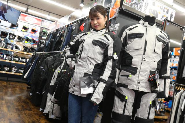 画像: アドベンチャーバイクにもピッタリの、機能性に優れたアパレル品もラインアップ。