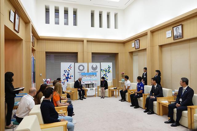 画像: 国内外で活躍するプロライダーが小池都知事を表敬訪問