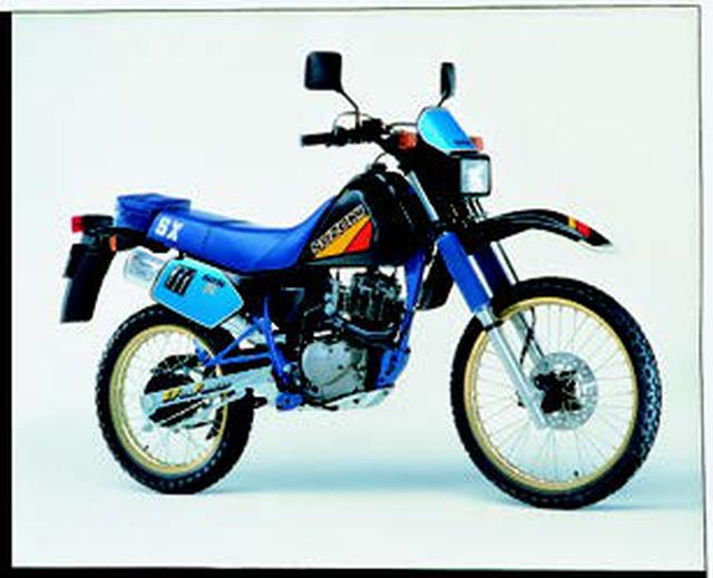 画像: ●空冷4ストOHC2バルブ単気筒●124cc●14PS/9500rpm●1.1kg-m/8000rpm●100kg●80/80-21・100/80-18●25万3000円