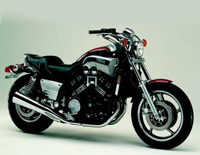 画像: ●水冷4ストDOHC4バルブV型4気筒●1198cc●145PS/9000rpm●12.4kg-m/7500rpm●254kg●110/90-18・150/90-15●輸出車