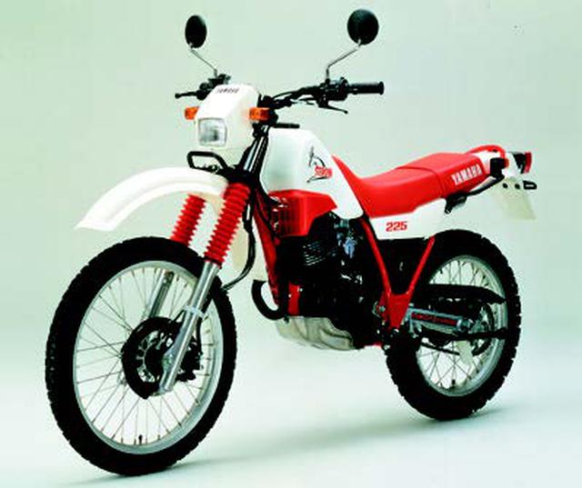 画像: ●空冷4ストOHC2バルブ単気筒●223cc●20PS/8000rpm●1.9kg-m/7000rpm●102kg●2.75-21・120/80-18●32万9000円