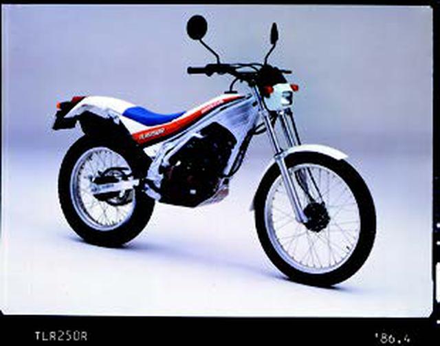 画像: ●空冷4ストOHC2バルブ単気筒●244cc●14PS/5500rpm●2.0kg-m/2500rpm●93kg●2.75-21・4.00-18●37万9000円