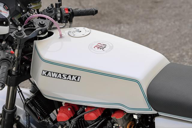 画像: Z1-R純正と同形状ながら大きく軽量化を果たせるアルミ製燃料タンクも、ブルドックのオリジナルパーツだ。こうした部分でも性能は高められる。
