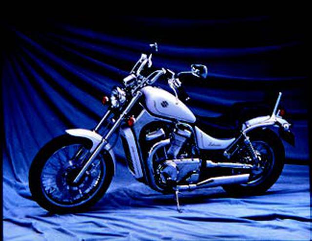 画像: ●水冷4ストOHC4バルブV型2気筒●747cc●63PS/7000rpm●7.0kg-m/6000rpm●210kg●100/90-19・140/90-15●100万円