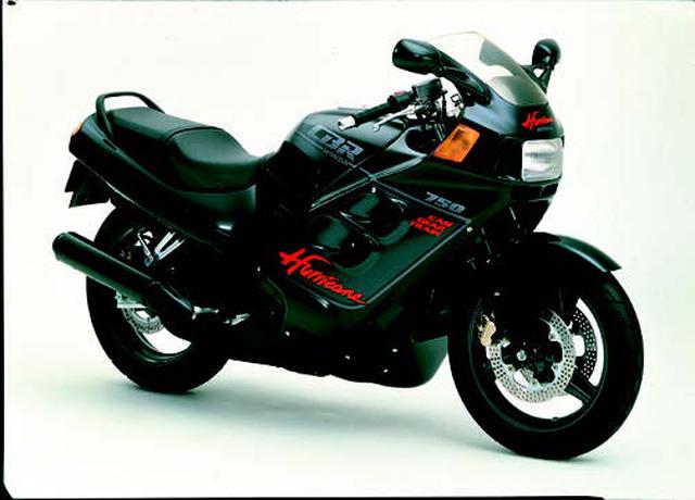 画像: ●水冷4ストDOHC4バルブ並列4気筒●748cc●77PS/9500rpm●7㎏-m/6500rpm●224㎏●110/80-17・140/70-18●78万9000円