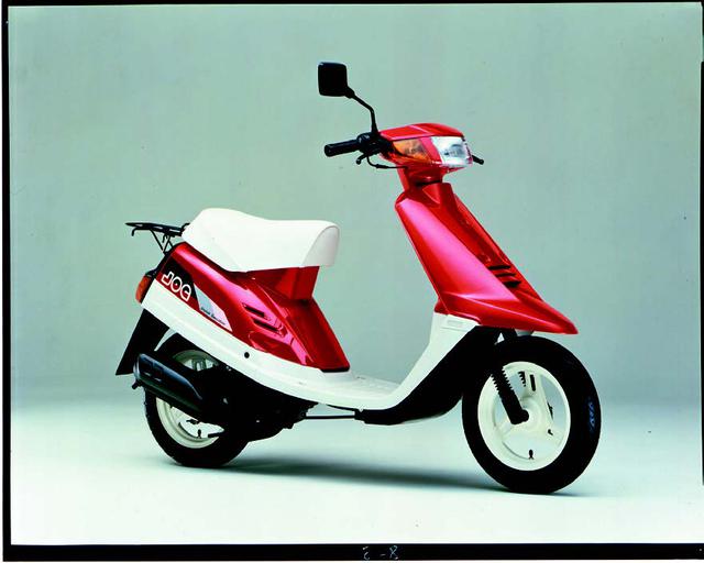 画像: ●空冷2スト・ピストンリードバルブ単気筒●49cc●6PS/7000rpm●0.63kg-m/6000rpm●56kg●3.00-10・3.00-10●10万9000円(カジュアル/パール)/11万5000円(スポーティ)