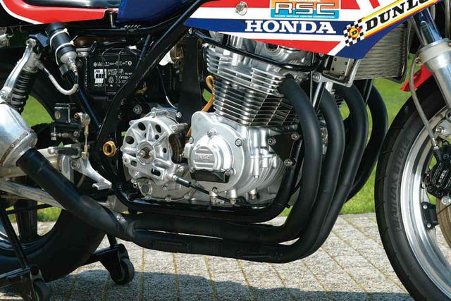 画像: CB900F用の空冷直4エンジンをベースに、排気量を999㏄にまで拡大するなどRSC(HRCの前身)がフルチューン。耐久仕様でも最高出力130PS!