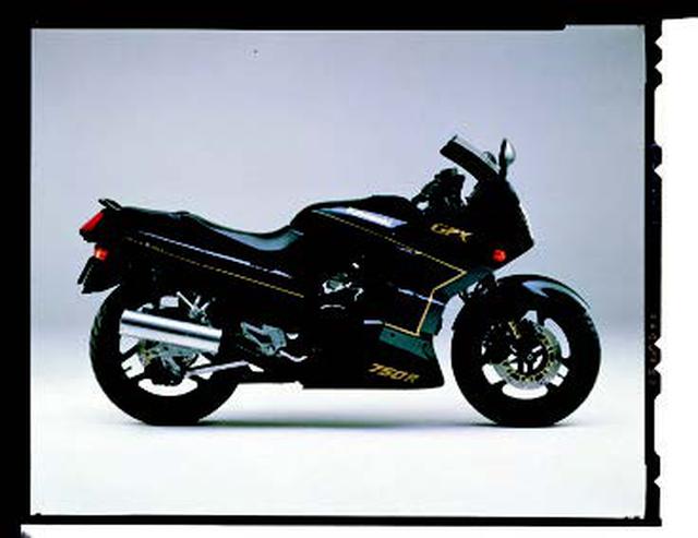 画像: ●水冷4ストDOHC4バルブ並列4気筒●748cc●77PS/9000rpm●7.0kg-m/6500rpm●195kg●110/90-16・140/70-18●79万9000円