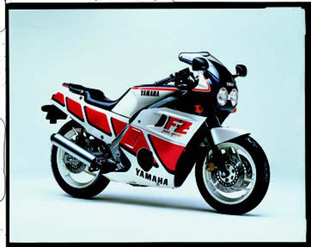 画像: ●水冷4ストDOCH4バルブ並列4気筒●399cc●59PS/12000rpm●3.7kg-m/10000rpm●166kg●100/90-16・120/80-18●61万5000円
