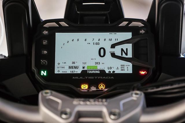 画像: 5インチのTFTカラーモニターも1260S同様の装備。ライディングモードの設定画面などの表示もされる。回転計も数字が拡大されるてとても見やすかった。
