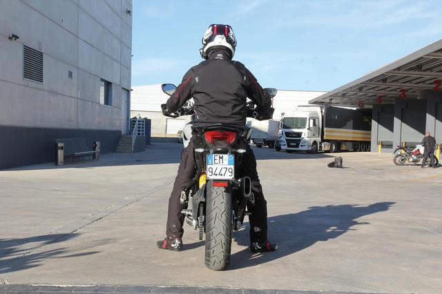 画像2: RIDING POSITION ライダー身長:183㎝・体重:83㎏