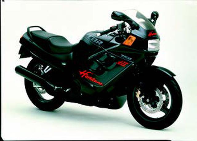画像: ●水冷4ストDOHC4バルブ並列4気筒●748cc●77PS/9500rpm●7.0kg-m/6500rpm●224kg●110/80-17・140/70-18●78万9000円