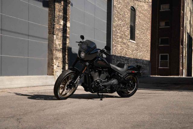 画像: ソフテイルフレームにMilwaukee-Eight 114エンジンを搭載した「ローライダーS」2020年モデル。