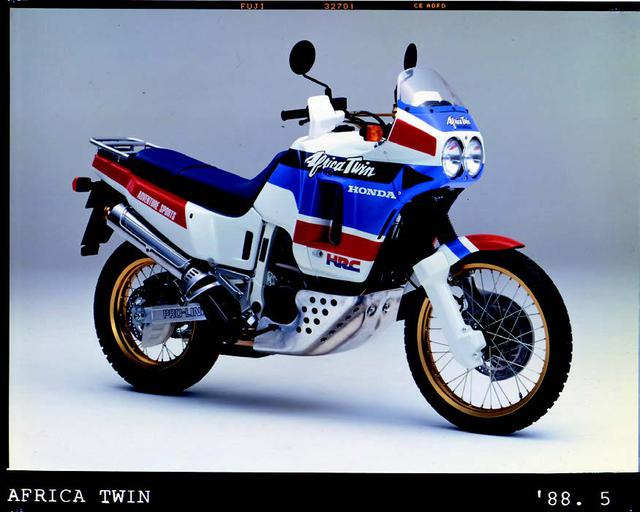 画像: ●水冷4ストOHC3バルブV型2気筒●647cc●52PS/7500rpm●5.7kg-m/6000rpm●195kg●90/90-21・130/90-17●74万9000円