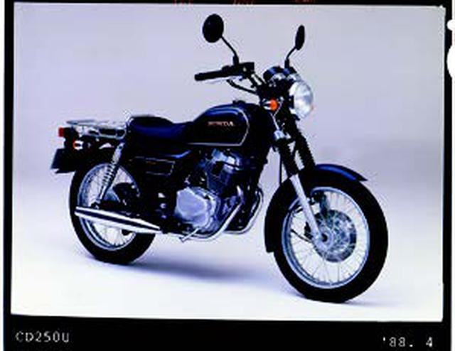 画像: ●空冷4ストOHC4バルブ並列2気筒●233cc●22PS/8500rpm●2.0kg-m/7000rpm●136kg●3.00-17・3.25-17●33万円