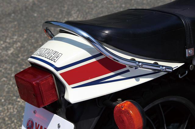 画像: 当時、テールカウルの有無がスポーツバイクであるか否かを左右する重要なパーツだった。RD時代よりもスタリッシュになったカウルは今見てもセクシーなラインだ。