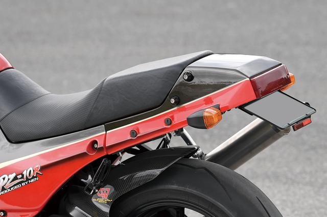 画像: メインフレームがZX-10Rになったのに対し、サブフレームとエンジンまわりのダウンチューブはGPZ900Rを加工することで、外装を違和感なくフィッティングしている。