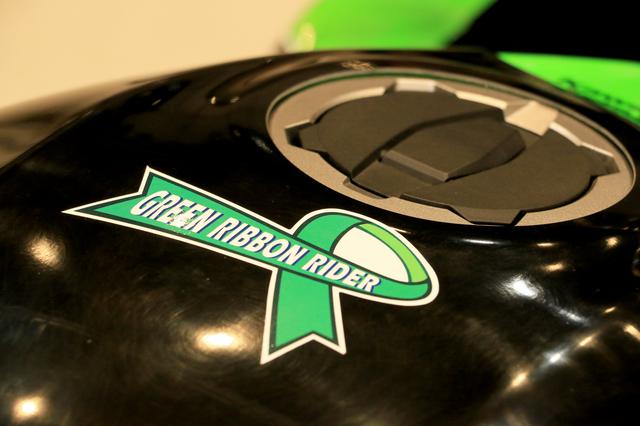 画像1: グリーンリボンライダーSPのバイクを展示、プロレスラー小峠篤司氏を交えたトークショーも開催