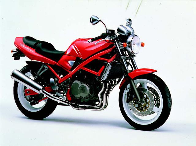 画像: ●水冷4ストDOHC4バルブ並列4気筒●398cc●59PS/12000rpm●3.9kg-m/10500rpm●168kg●110/70-17・150/70-17●59万5000円