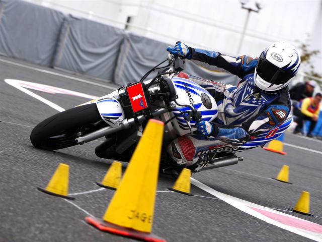 画像: A級1位・冨永崇史選手&NSR250R 1分33秒947