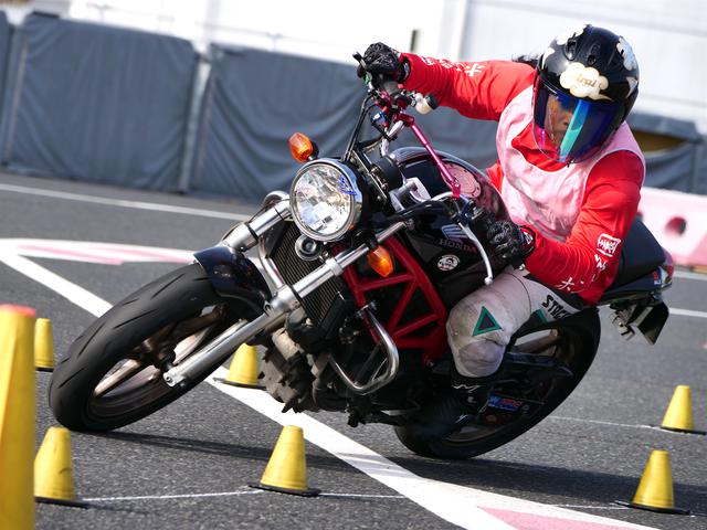 画像: NL級1位・草野涼子選手&VTR250 1分49秒469