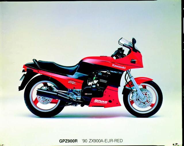 画像: ●水冷4ストDOHC4バルブ並列4気筒●908cc●108PS/9500rpm●8.5kg-m/8500rpm●234kg●120/70V17・150/80V18●輸出車