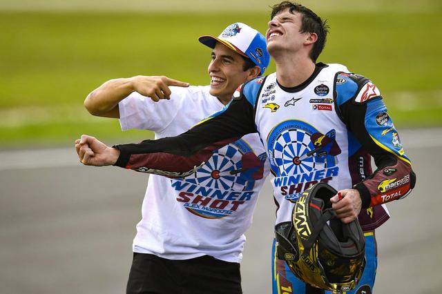 画像: 兄弟でのワールドチャンピオンはアレックスがMoto3、マルクがMotoGPを制した2014年に続いて2度目!