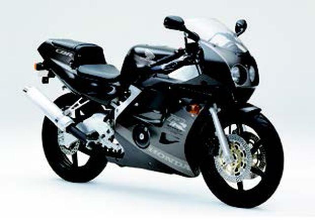 画像: ●水冷4ストDOHC4バルブ並列4気筒●249cc●45PS/15000rpm●2.5kg-m/12000rpm●142kg●110/70R17・140/60R17●59万9000円