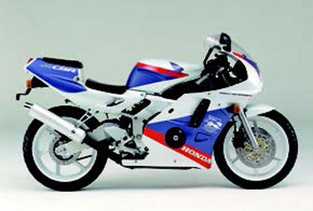 画像: ●水冷4ストDOHC4バルブ並列4気筒●249cc●45PS/15000rpm●2.5kg-m/12000rpm●142kg●110/70R17・140/60R17●59万9000円