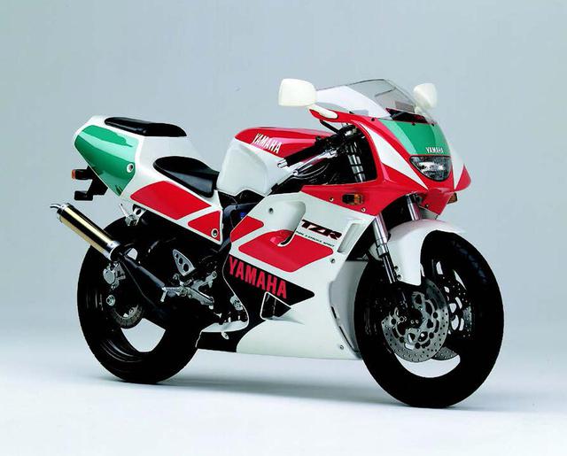 画像: ●水冷2ストクランクケースリードバルブV型2気筒●249cc●45PS/9500rpm●3.8kg-m/8000rpm●126kg●110/70R17・150/60R17●62万9000円