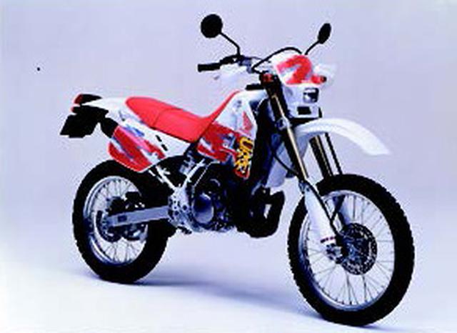 画像: ●水冷2ストクランクケースリードバルブ単気筒●246cc●40PS/8000rpm●3.7kg-m/6500rpm●115kg●3.00-21・4.60-18●43万9000円