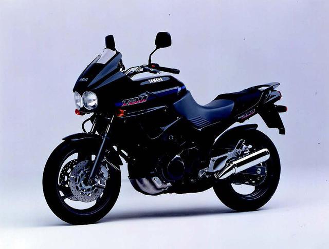 画像: ●水冷4ストDOHC5バルブ並列2気筒●849cc●72PS/7500rpm●7.8kg-m/6000rpm●199kg●110/80-18・150/70-17●75万円