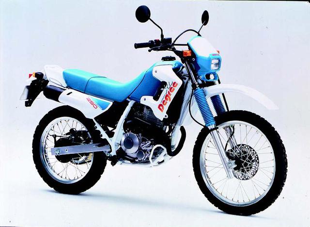画像: ●水冷4ストDOHC4バルブ単気筒●249cc●25PS/8000rpm●2.5kg-m/6500rpm●119kg●2.75-21・4.60-18●37万9000円
