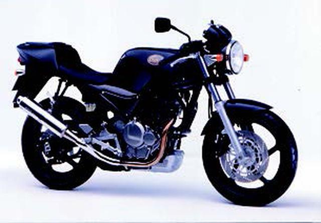 画像: ●油冷4ストOHC4バルブ単気筒●249cc●30PS/9000rpm●2.6kg-m/7500rpm●139kg●110/70-17・130/70-17●49万9000円