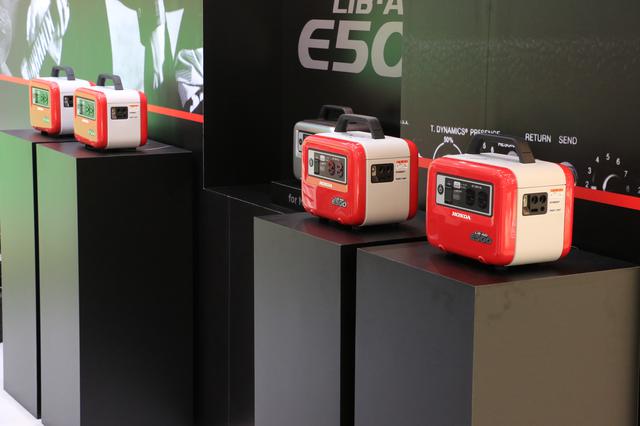 画像: 東京モーターショー2019のホンダブースでは、発表されたばかりのニューモデルとして既存の「LiB-AID E500」に囲まれるように展示されていました。