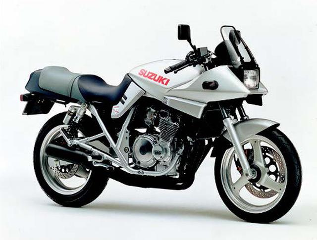 画像: ●水冷4ストDOHC4バルブ並列4気筒●248cc●40PS/13500rpm●2.7kg-m/10000rpm●160kg●110/70-17・140/70-17●56万5000円