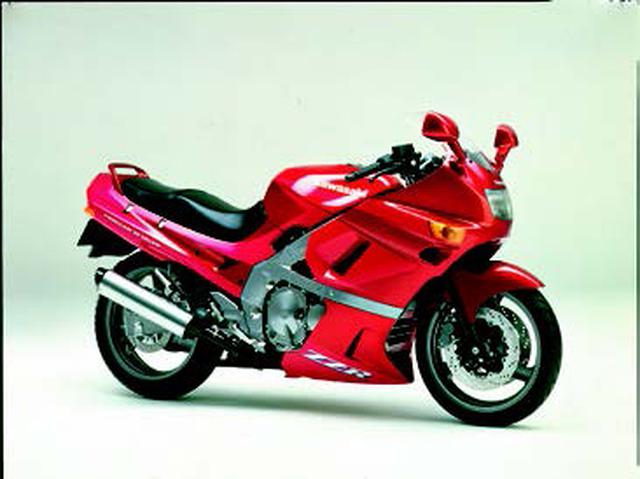 画像: ●水冷4ストDOHC4バルブ並列4気筒●399cc●58PS/12000rpm●3.7㎏-m/10000rpm●193㎏●120/60R17・160/60R17●65万9000円