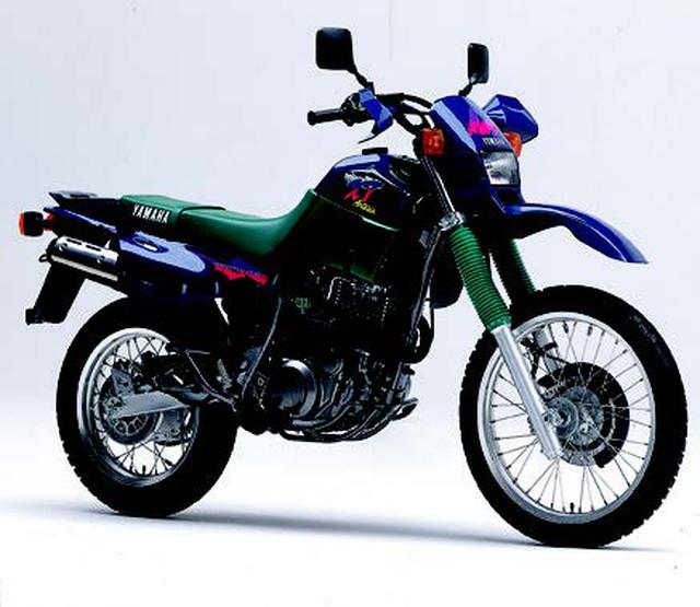 画像: ●空冷4ストOHC4バルブ単気筒●399cc●31PS/7000rpm●3.3kg-m/6000rpm●155kg●90/90-21・120/90-17●45万9000円