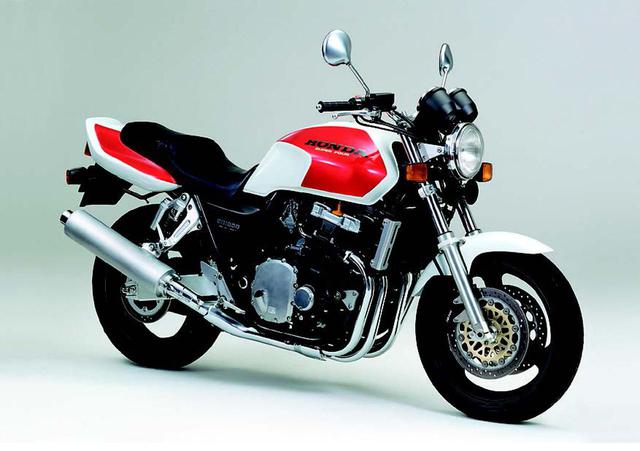 画像: ●水冷4ストDOHC4バルブ並列4気筒●998cc●93PS/8500rpm●8.6kg-m/6000rpm●235kg●120/70R18・170/60R18●92万円