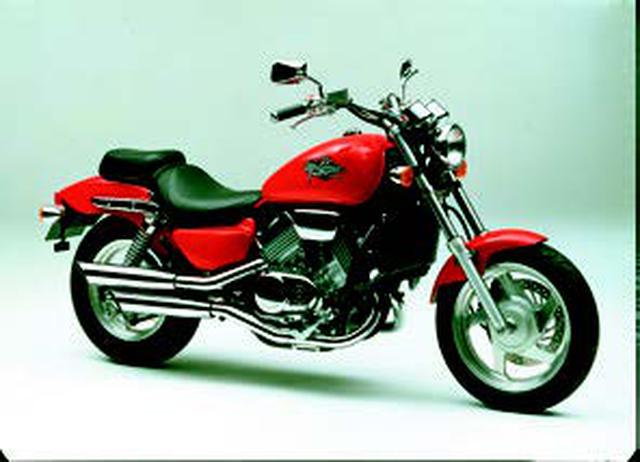 画像: ●水冷4ストDOHC4バルブV型4気筒●748cc●75PS/9000rpm●6.6kg-m/7000rpm●228kg●120/80-17・150/80-15●83万9000円