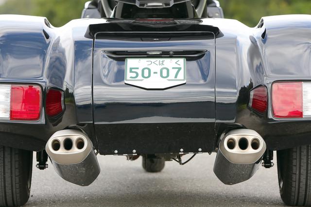 画像: ベースのK1600GTLに備わるトップケースと、トライク部分に備わる大容量トランクとで、ちょっとした旅行も余裕でこなせるカーゴスペース。